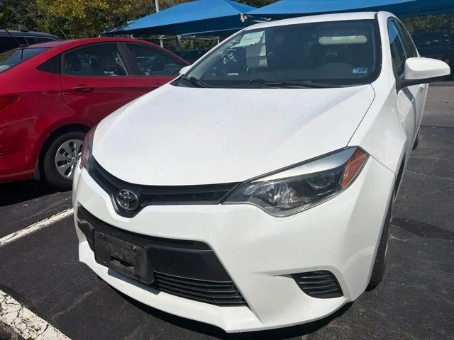 Used 2016 Super White Toyota LE image 2