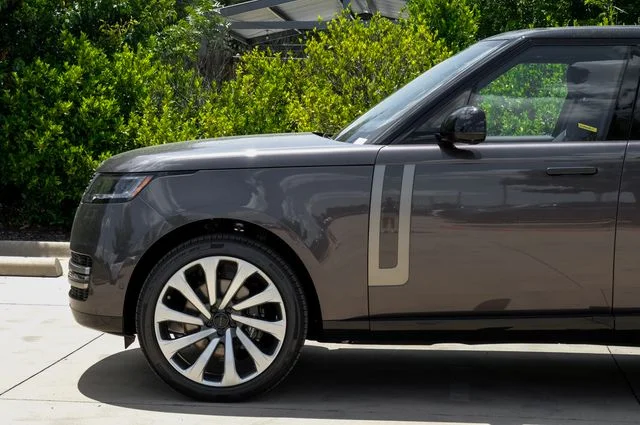 New 2026 Charente Grey Land Rover SE image 15