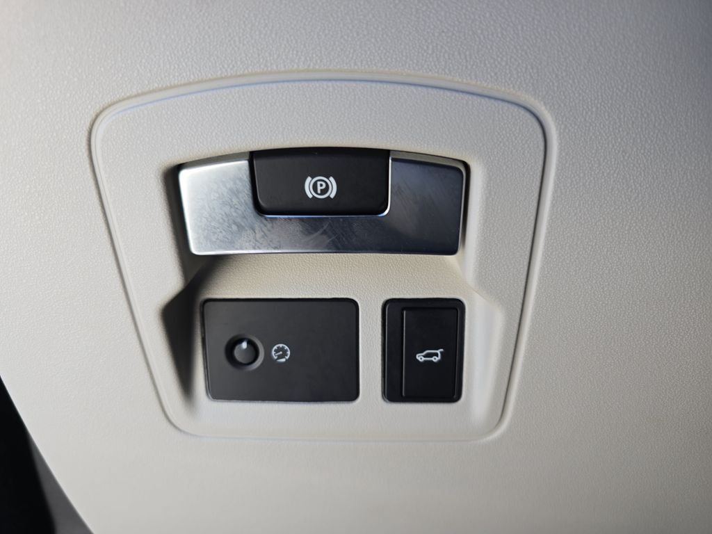 Certified Used 2020 Gray Land Rover S image 29