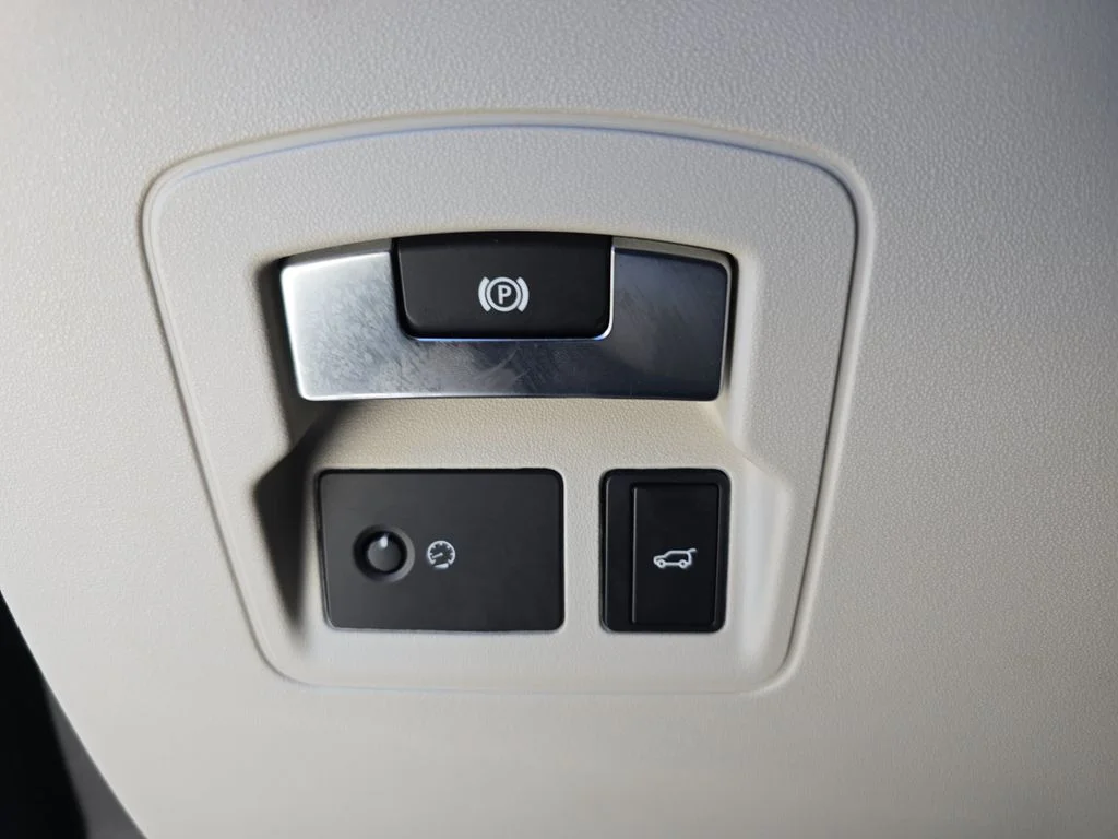 Used 2020 Gray Land Rover S image 29