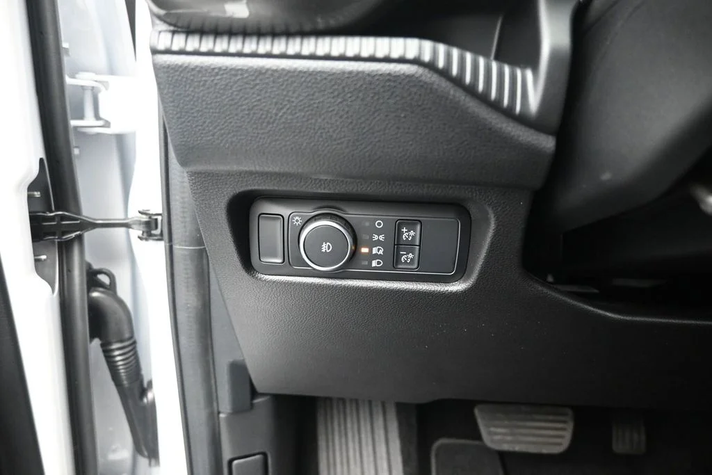 New 2026 Oxford White Ford XLT image 11