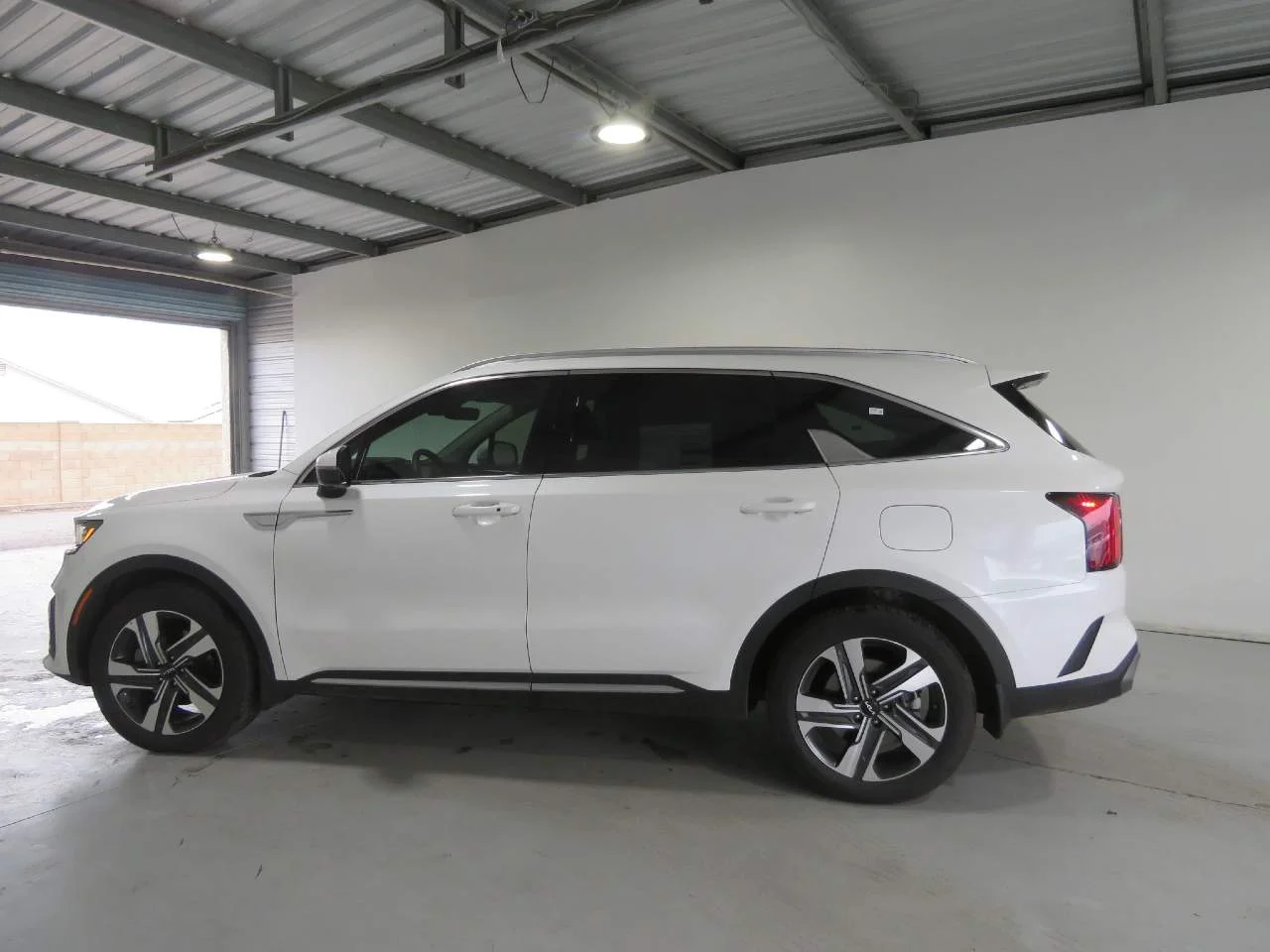 Used 2023 Snow White Pearl Kia SX Prestige image 8