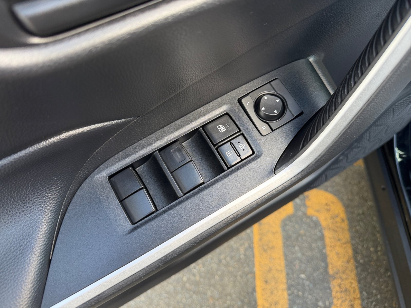 Used 2021 Midnight Black Metallic Toyota LE image 27