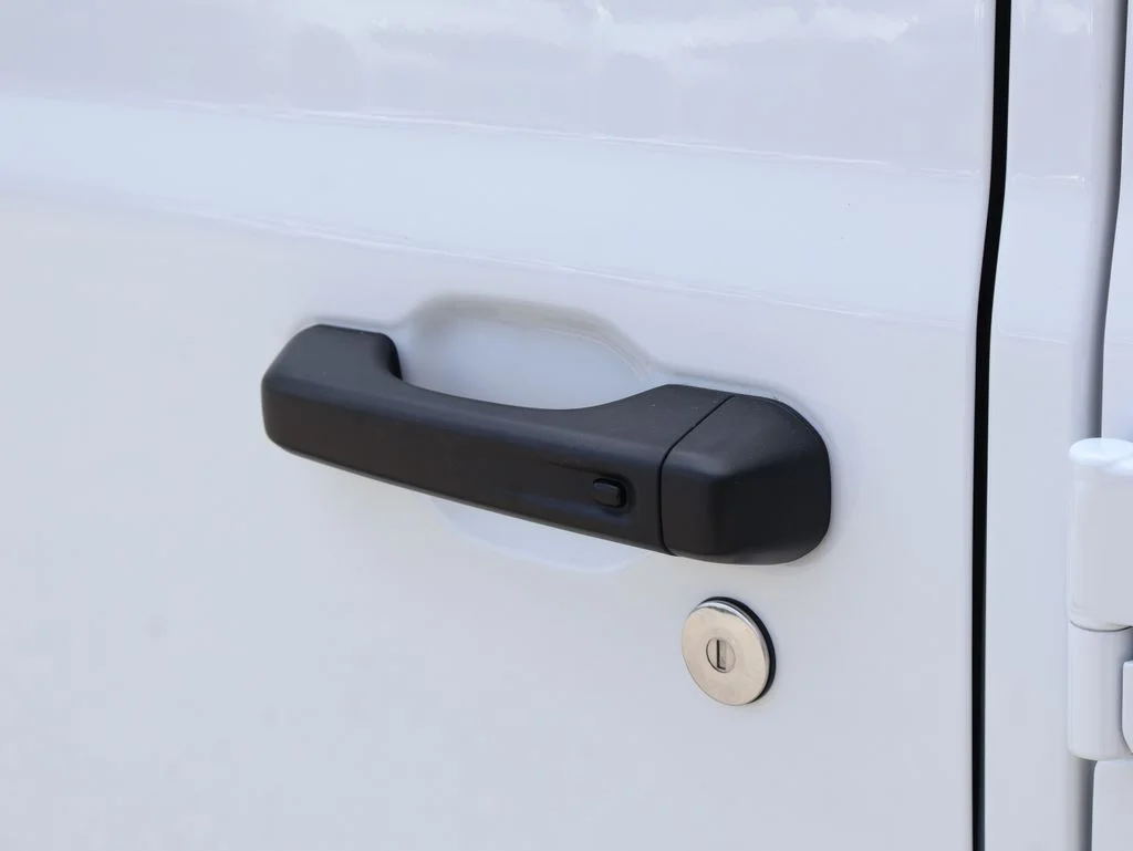 New 2026 Bright White Clear-Coat Exterior Paint Jeep Mojave image 19