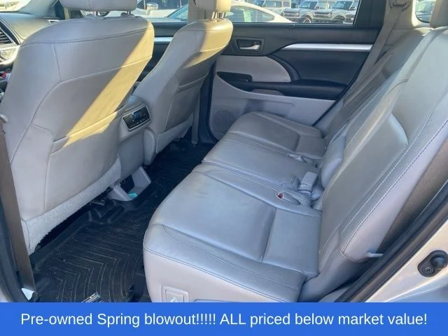 Used 2015 Silver Toyota XLE V6 image 18