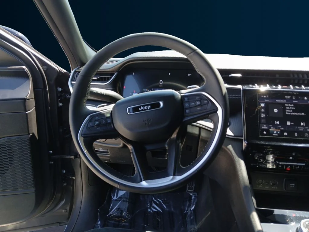 Used 2025 Gray Jeep Altitude X image 13