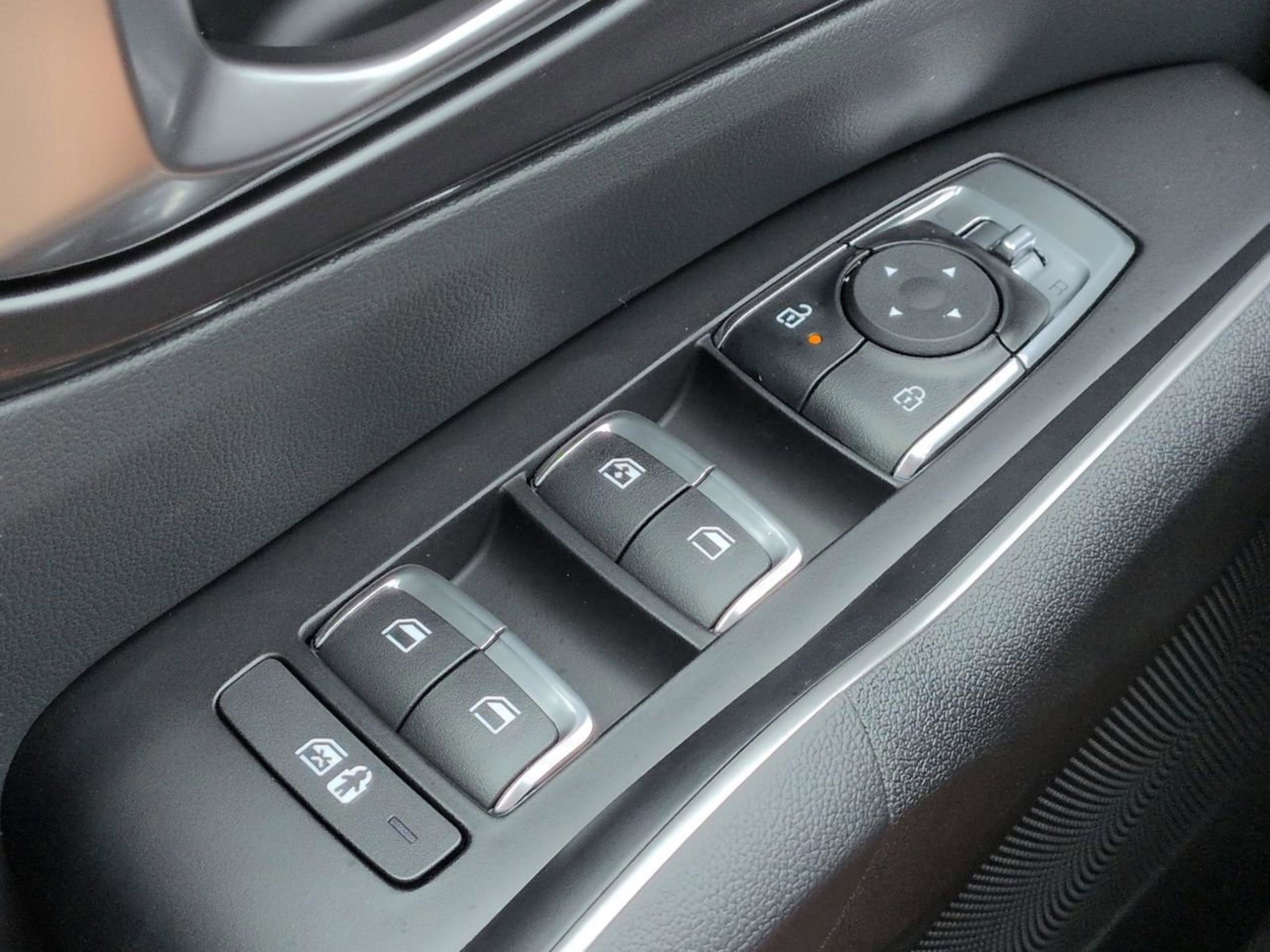 New 2026 Ivory Silver Kia LX image 26
