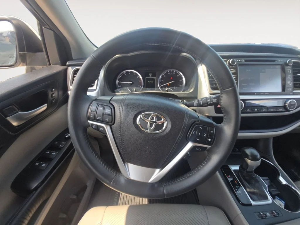 Used 2016 White Toyota Limited image 11