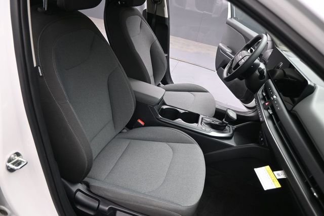 Used 2025 White Kia LXS image 27
