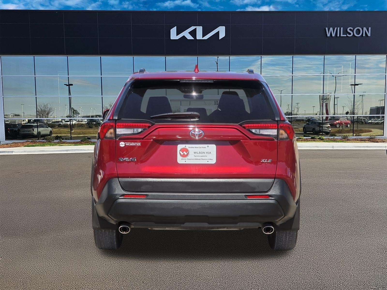 Used 2025 Ruby Flare Pearl Toyota XLE image 5