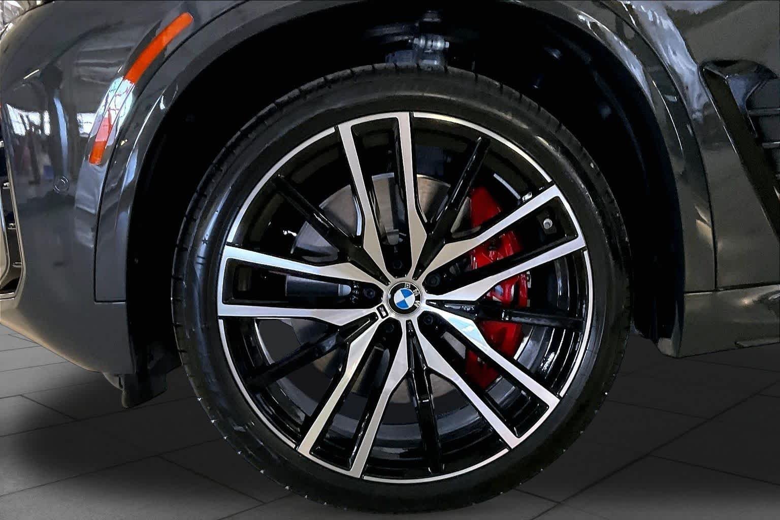 New 2026 Dravit Grey Metallic BMW M60i image 11