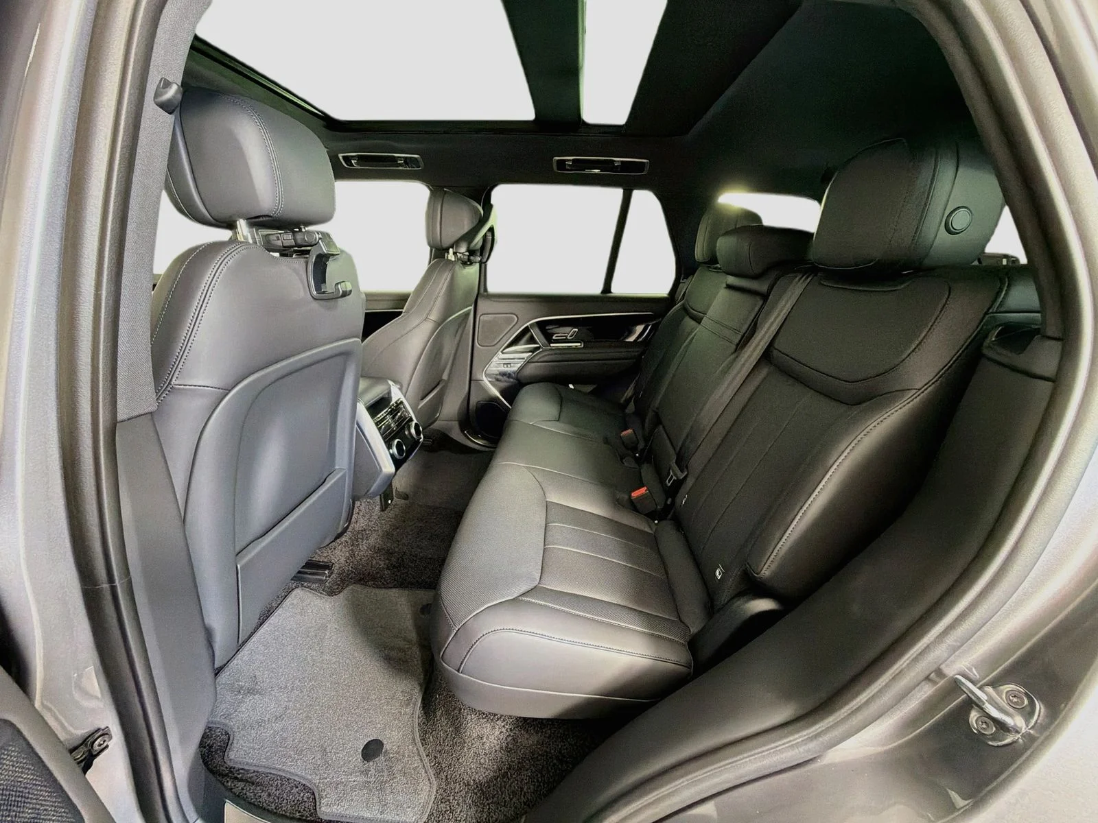 New 2026 Eiger Gray Meta Land Rover SE image 27