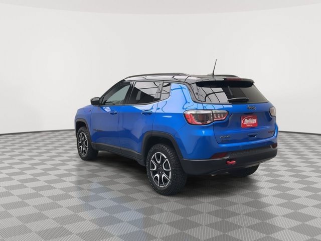 Used 2025 Hydro Blue Pearlcoat Jeep Trailhawk image 32
