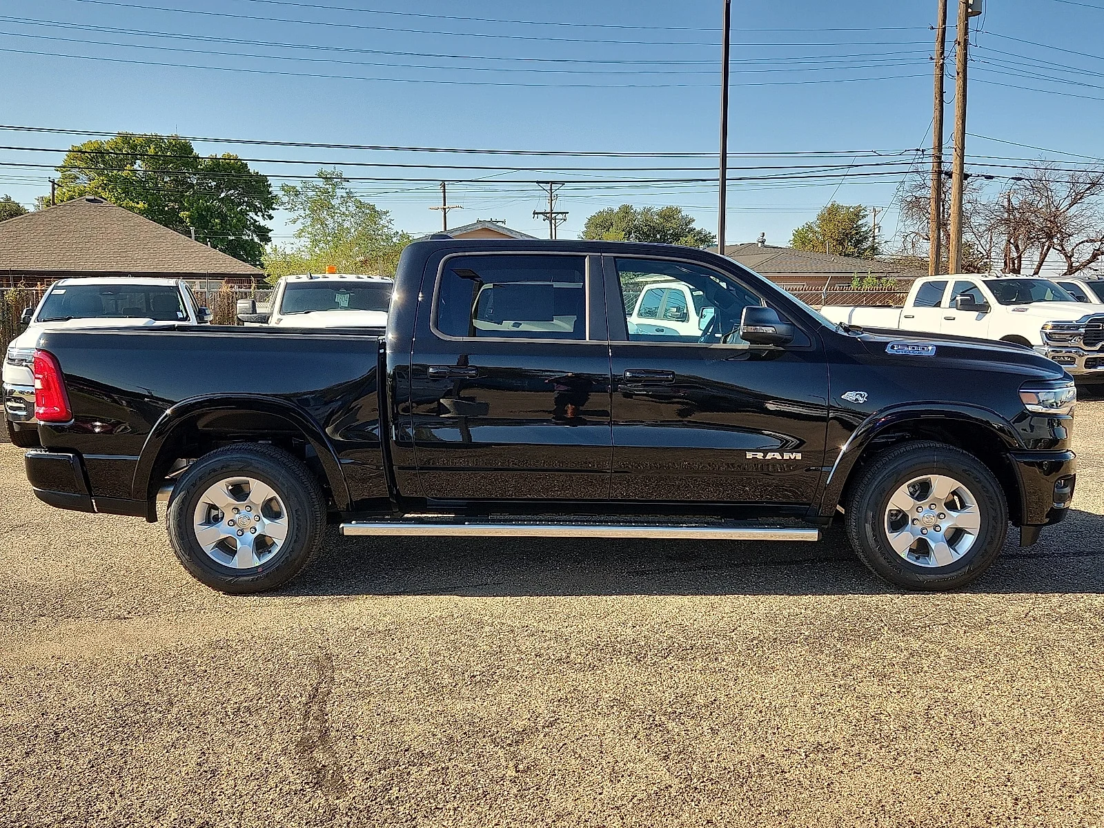 New 2027 PXJ Diamond Bla Ram BIGHORN/LONESTAR CREW 4X2 image 5
