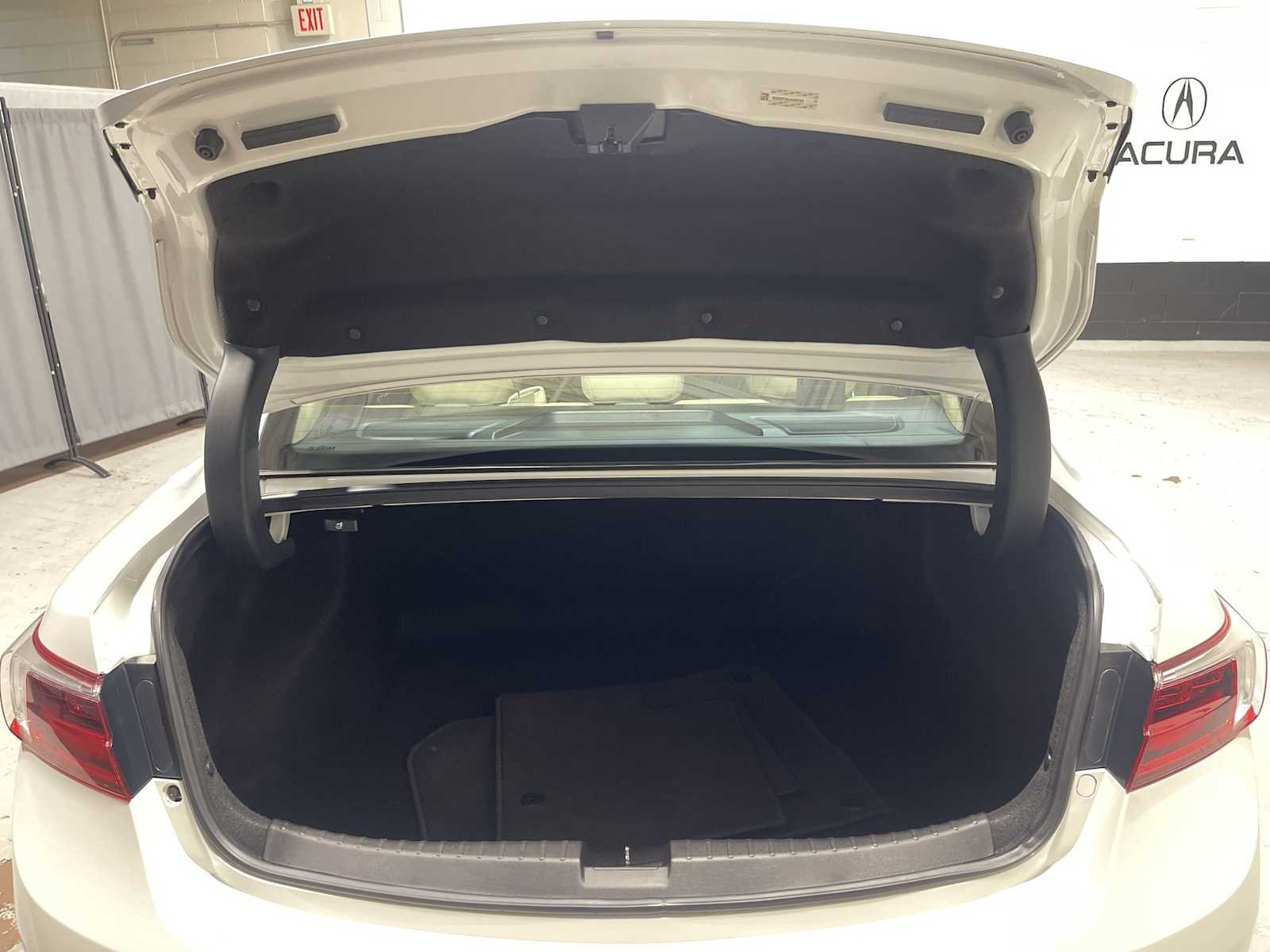 Used 2018 Bellanova White Pearl Acura  image 19
