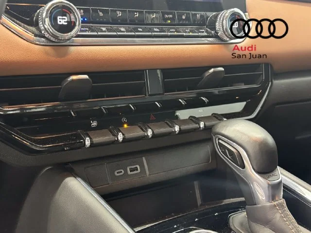 Used 2023 White GMC AT4 image 19