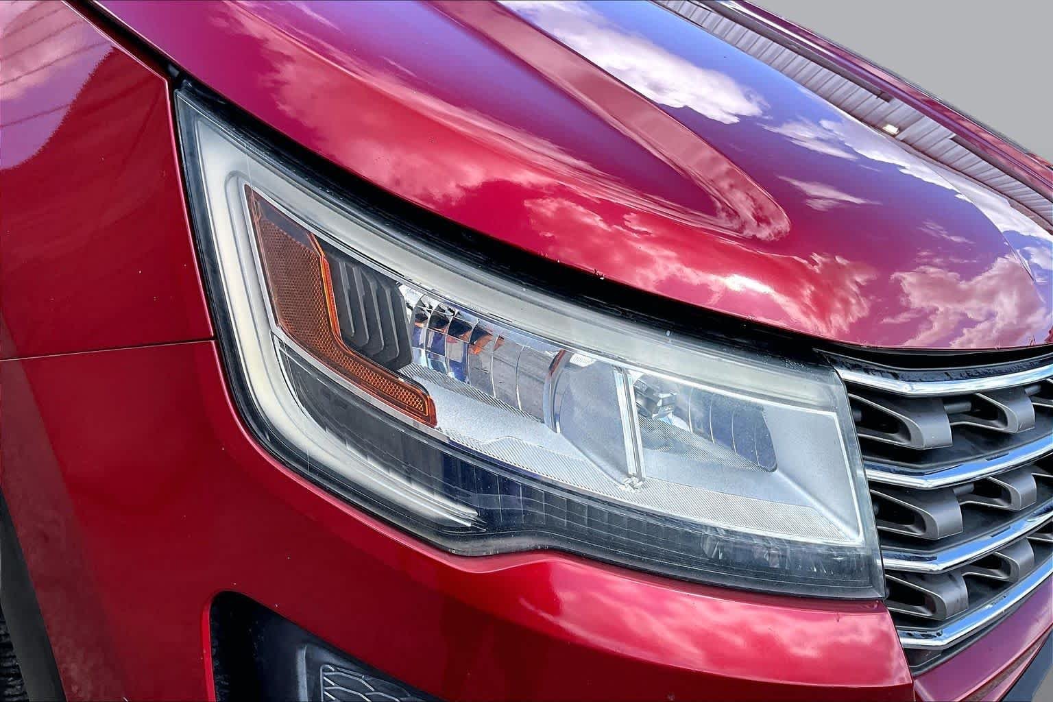 Used 2016 Ruby Red Metallic Tinted Clearcoat Ford Base image 27