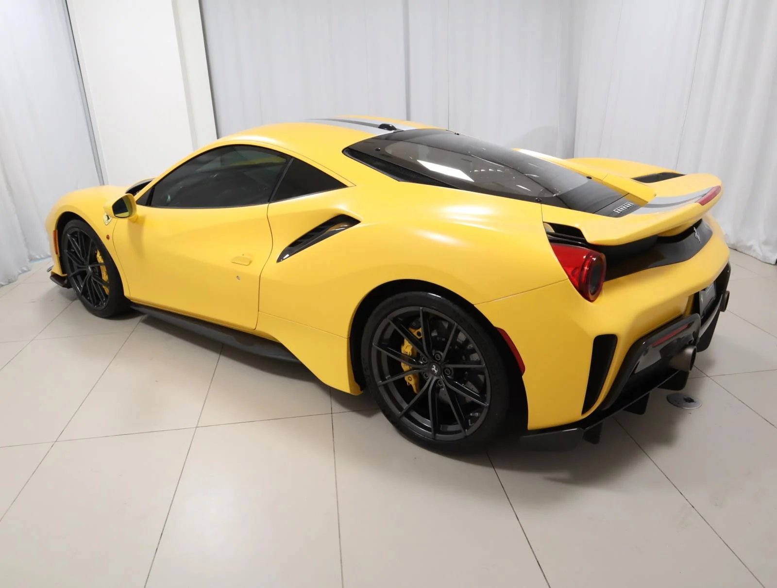 Used 2019 Giallo Modena Ferrari Coupe image 15