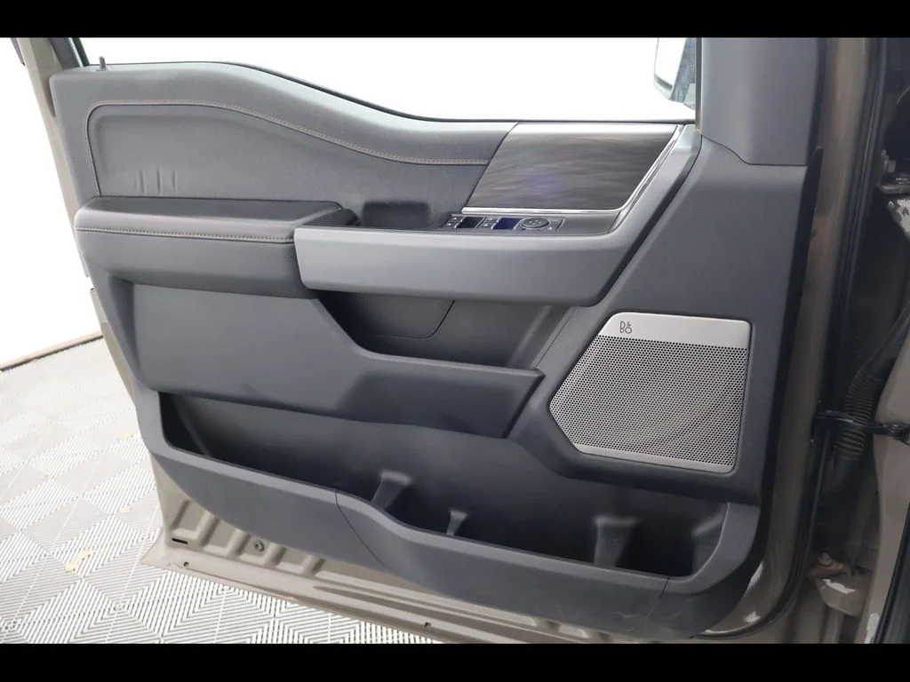 Used 2025 Gray Ford Lariat image 27