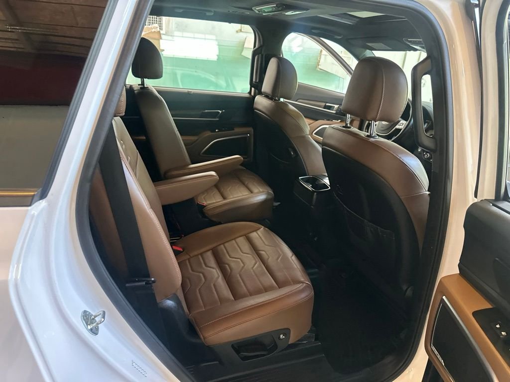 Used 2021 White Kia SX image 33