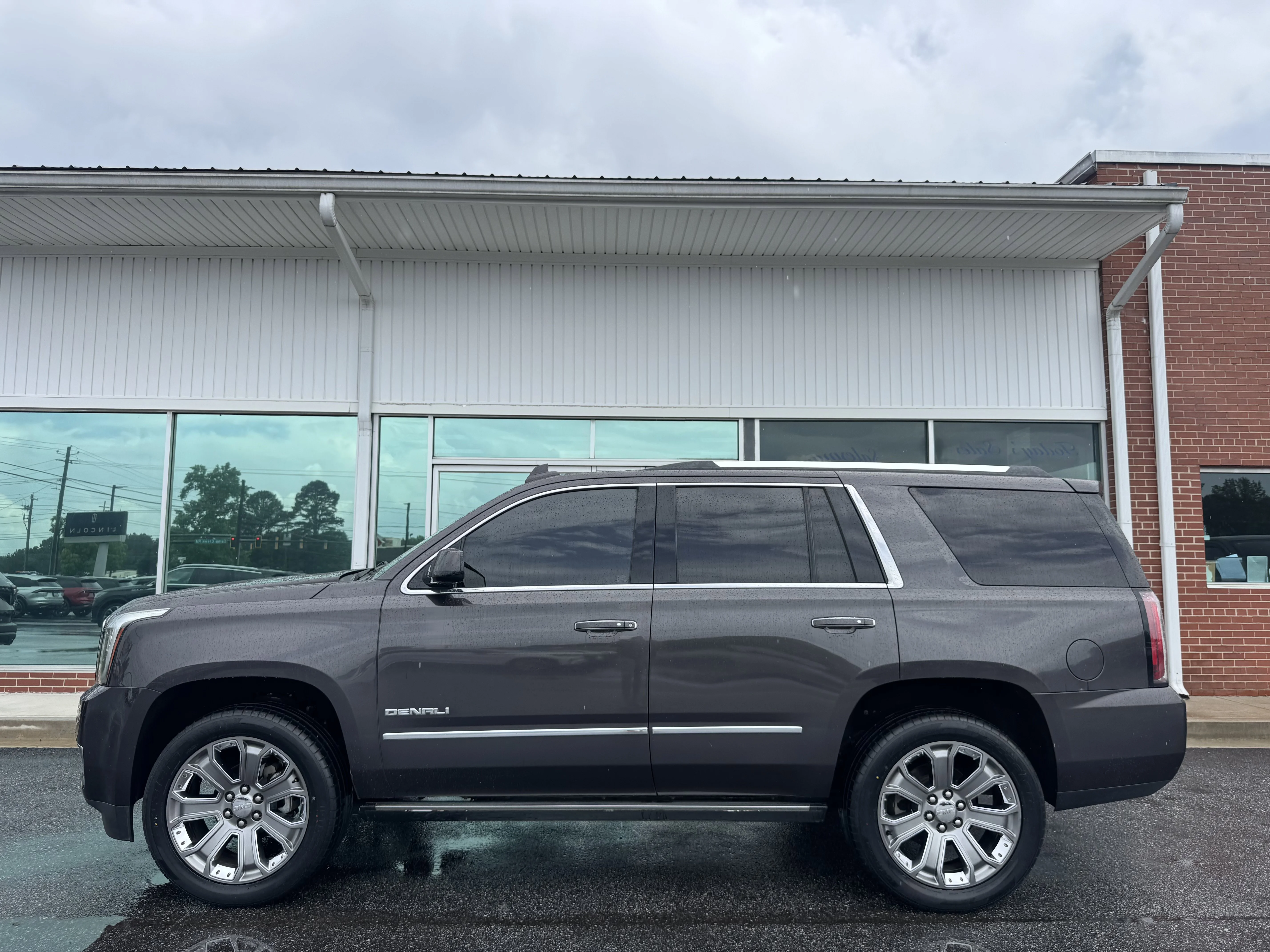 2015 GMC Yukon 4WD Denali's photo