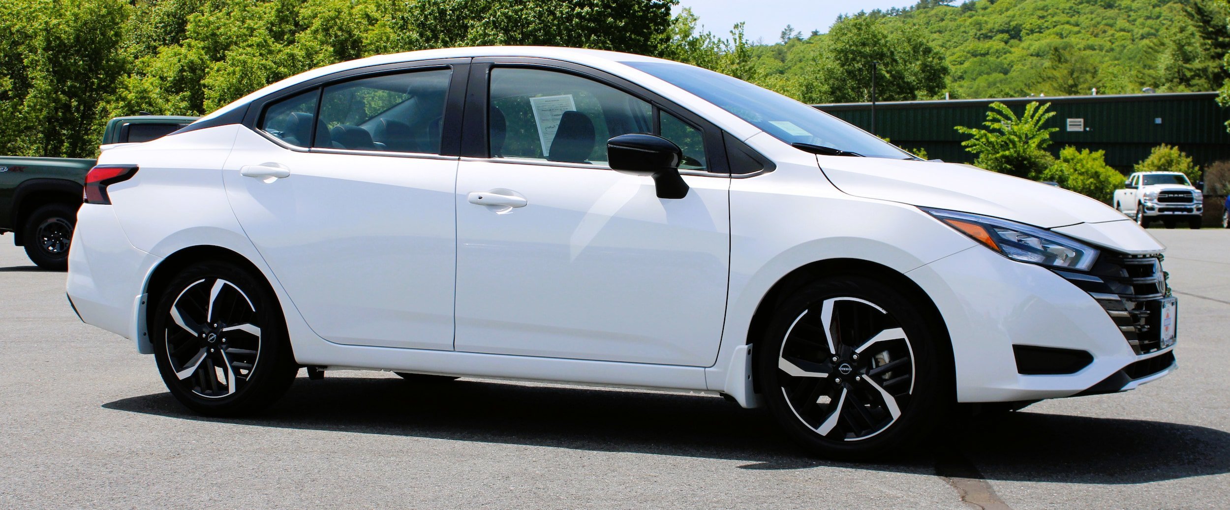 Used 2025 Aspen White Tricoat Nissan SR image 5