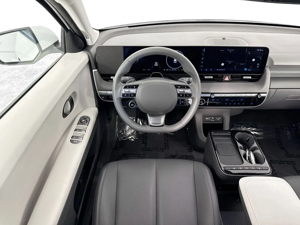 Used 2025 White Hyundai SEL image 20