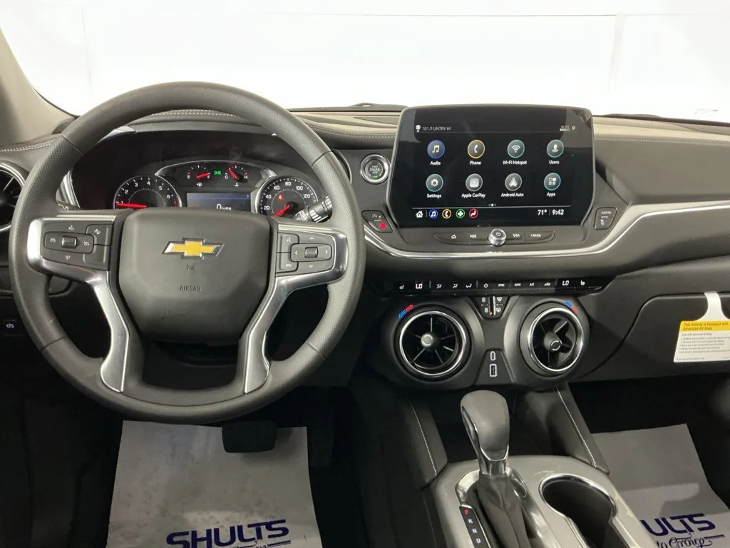 New 2026 Summit White Chevrolet 2LT image 15