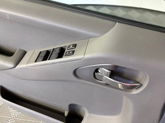 Used 2013 Silver Nissan SV image 12