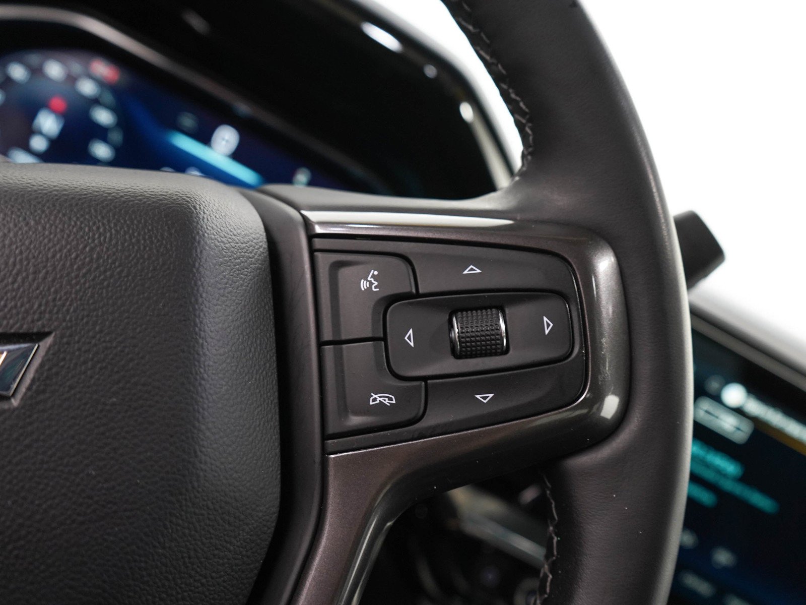 Used 2025 Iridescent Pearl Tricoat Chevrolet High Country image 29