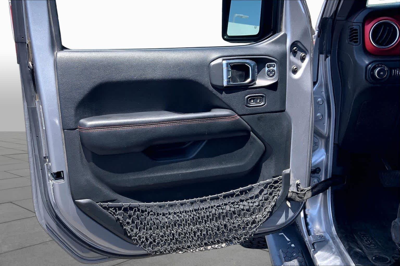 Used 2018 Billet Silver Metallic Clearcoat Jeep Rubicon image 22
