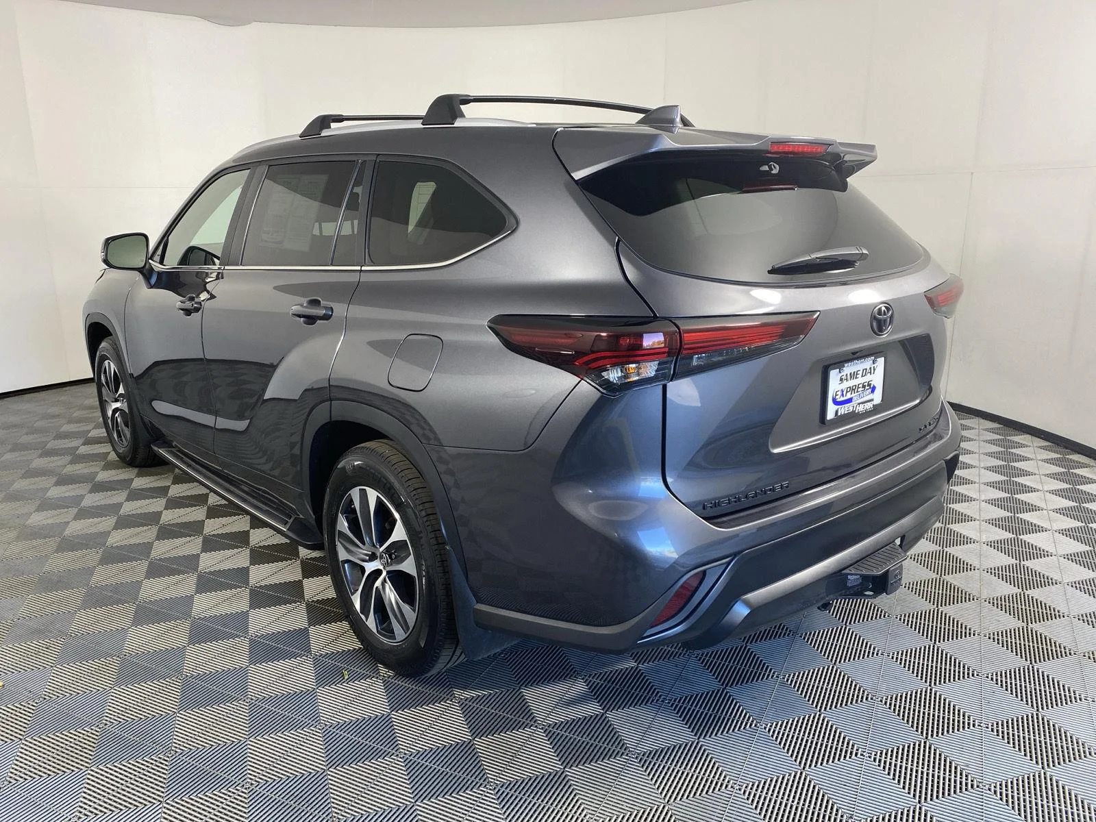 Used 2025 Magnetic Gray Metallic Toyota XLE image 5