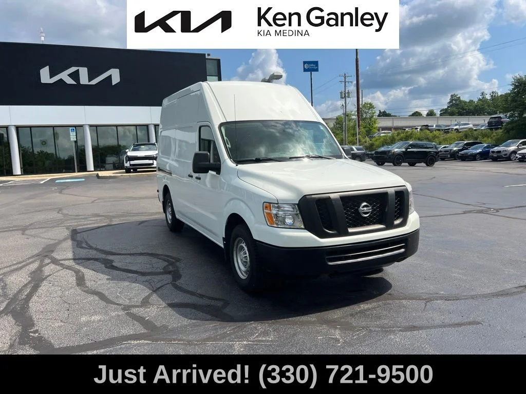 Used 2021 White Nissan S image 3