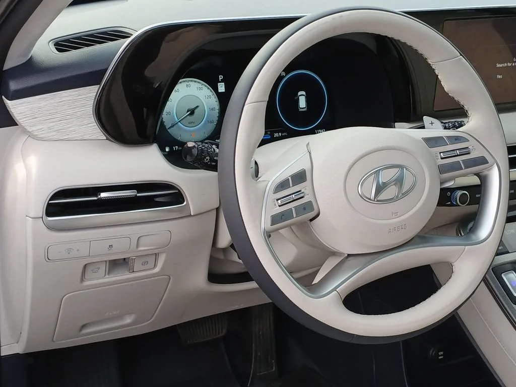 Used 2025 Gray Hyundai Calligraphy image 18