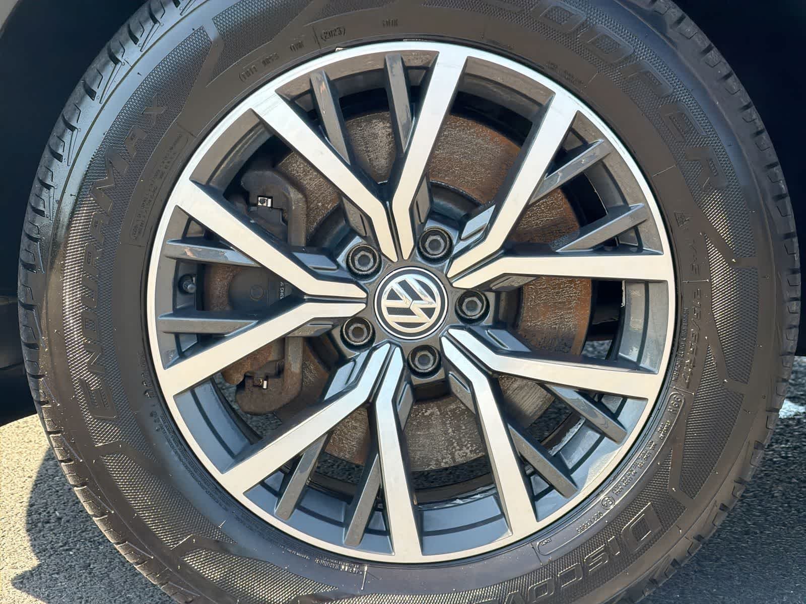 Used 2019 Pure White Volkswagen SE image 14