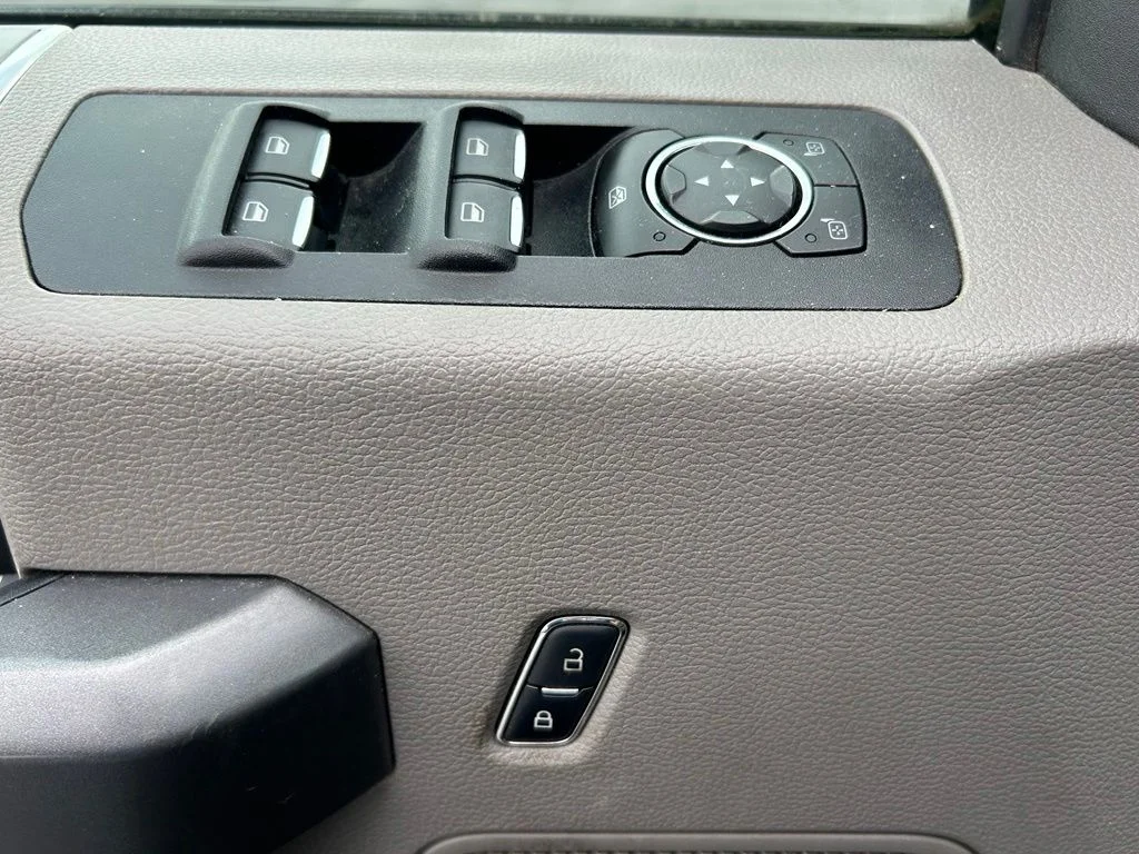 Used 2015 Black Ford XLT image 10