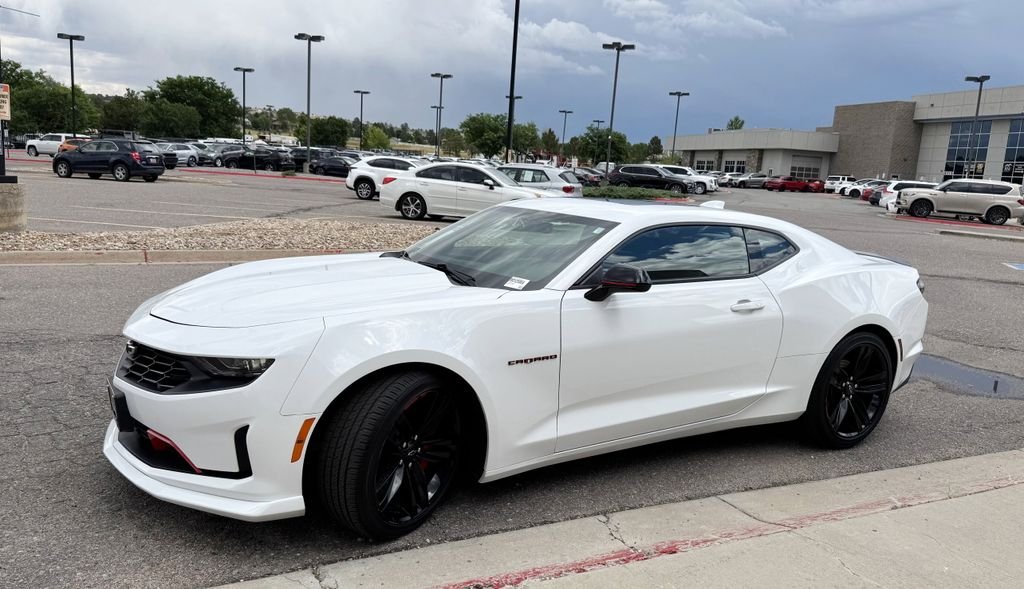 Used 2021 White Chevrolet 1LT image 4