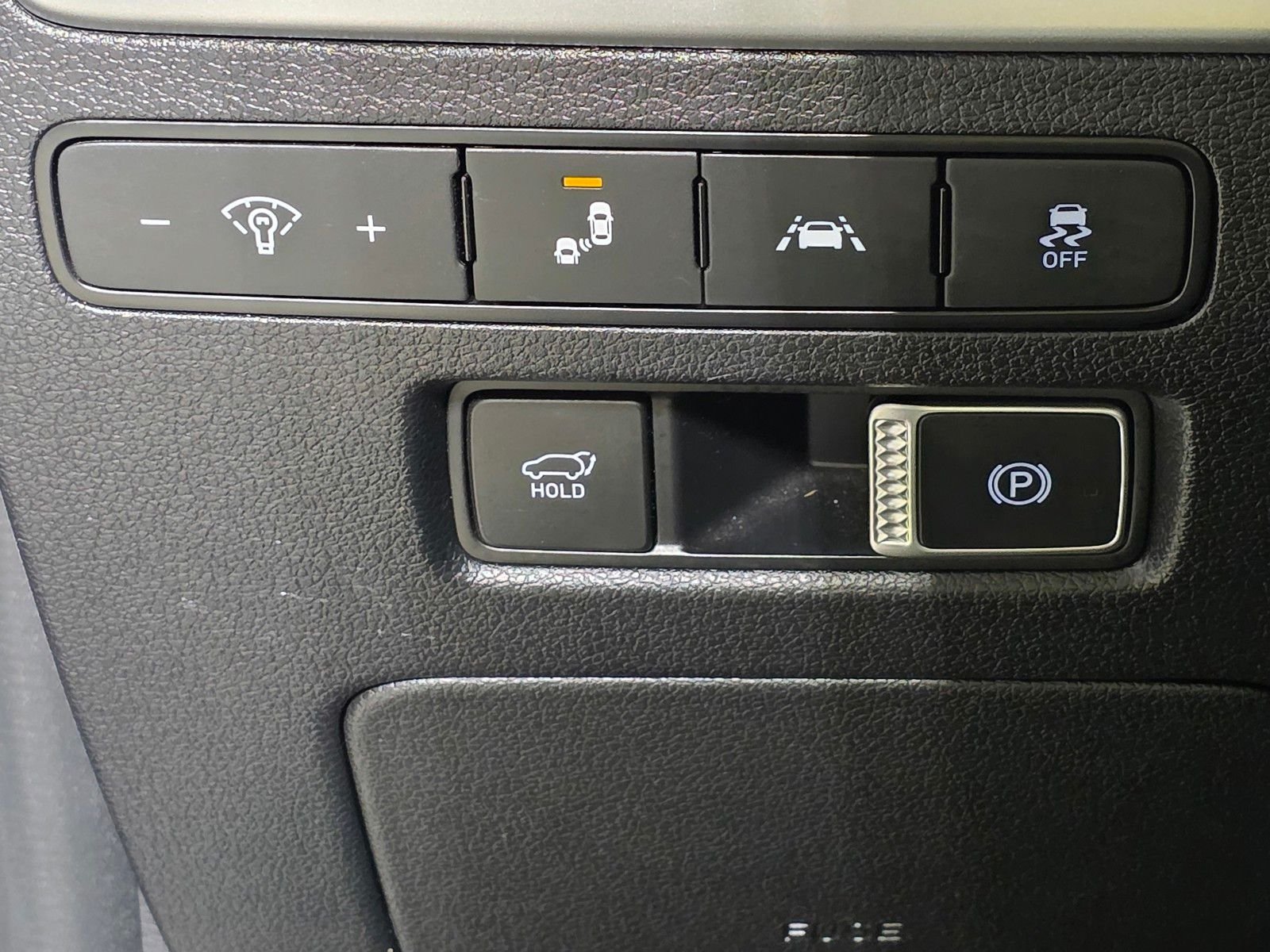 Used 2022 Hyper White Hyundai SEL image 35