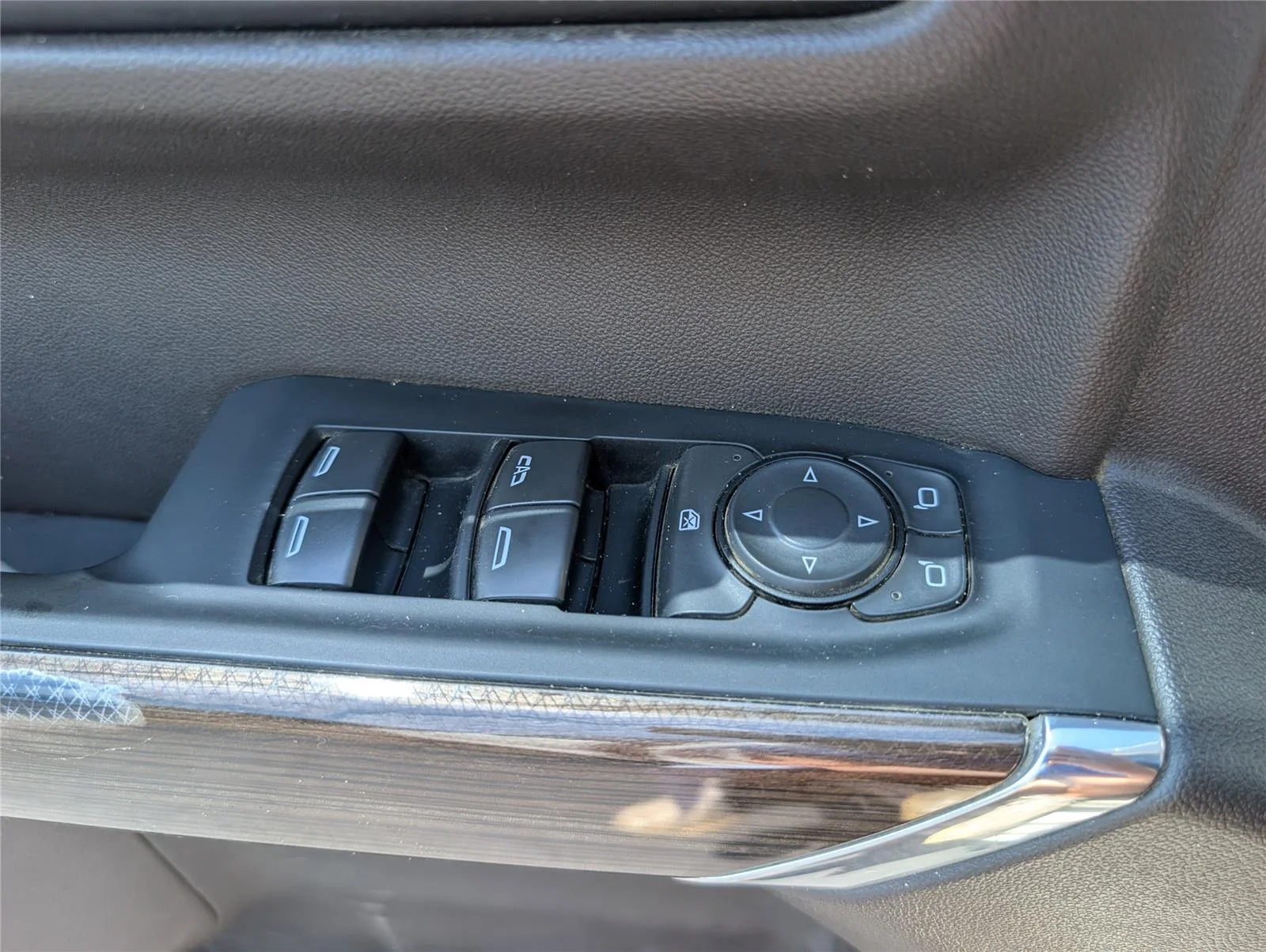 Used 2022 Iridescent Pearl Tricoat Chevrolet RST image 24
