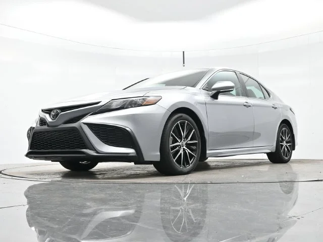 Used 2022 Celestial Silver Toyota SE image 25