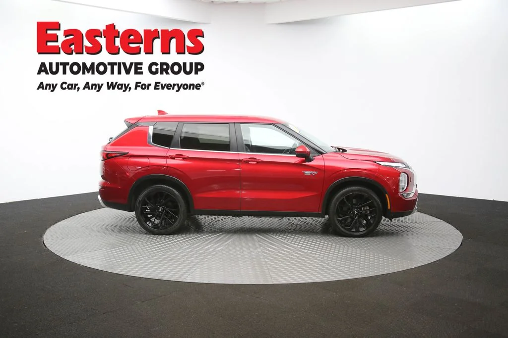 Used 2023 Red Mitsubishi SE image 44