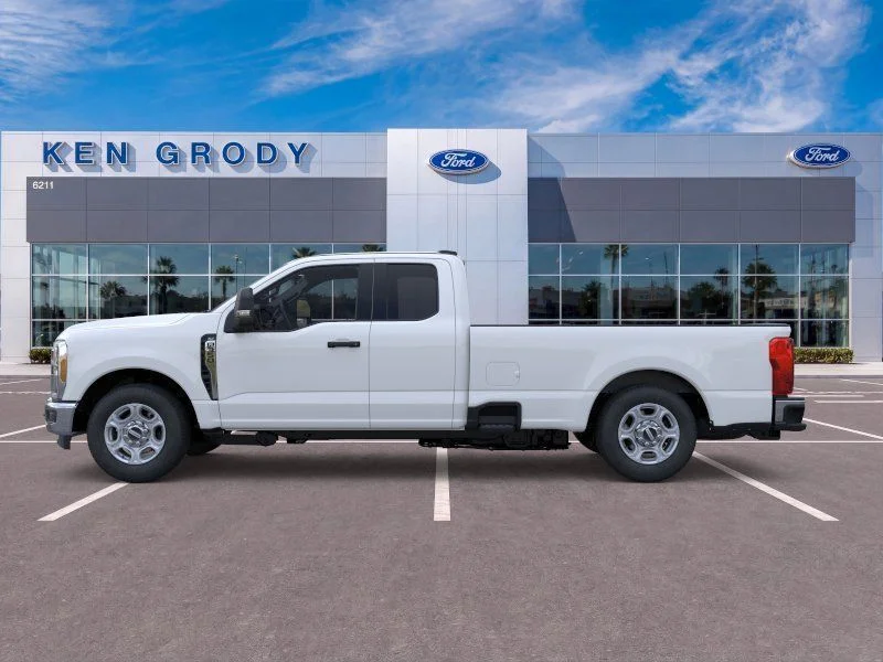 New 2026 Oxford White Ford XLT image 18