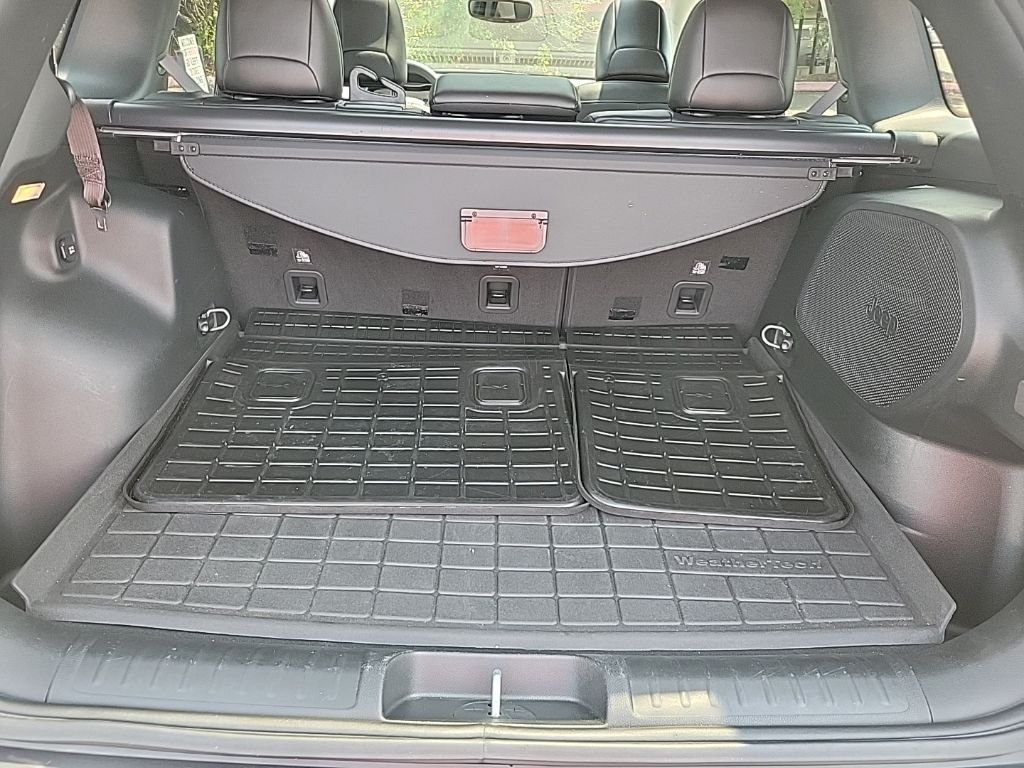 Used 2023 Gray Jeep Altitude image 10