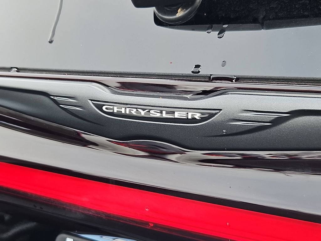 New 2026 Diamond Black Crystal Pearl-Coat Exterior Paint Chrysler Select image 16