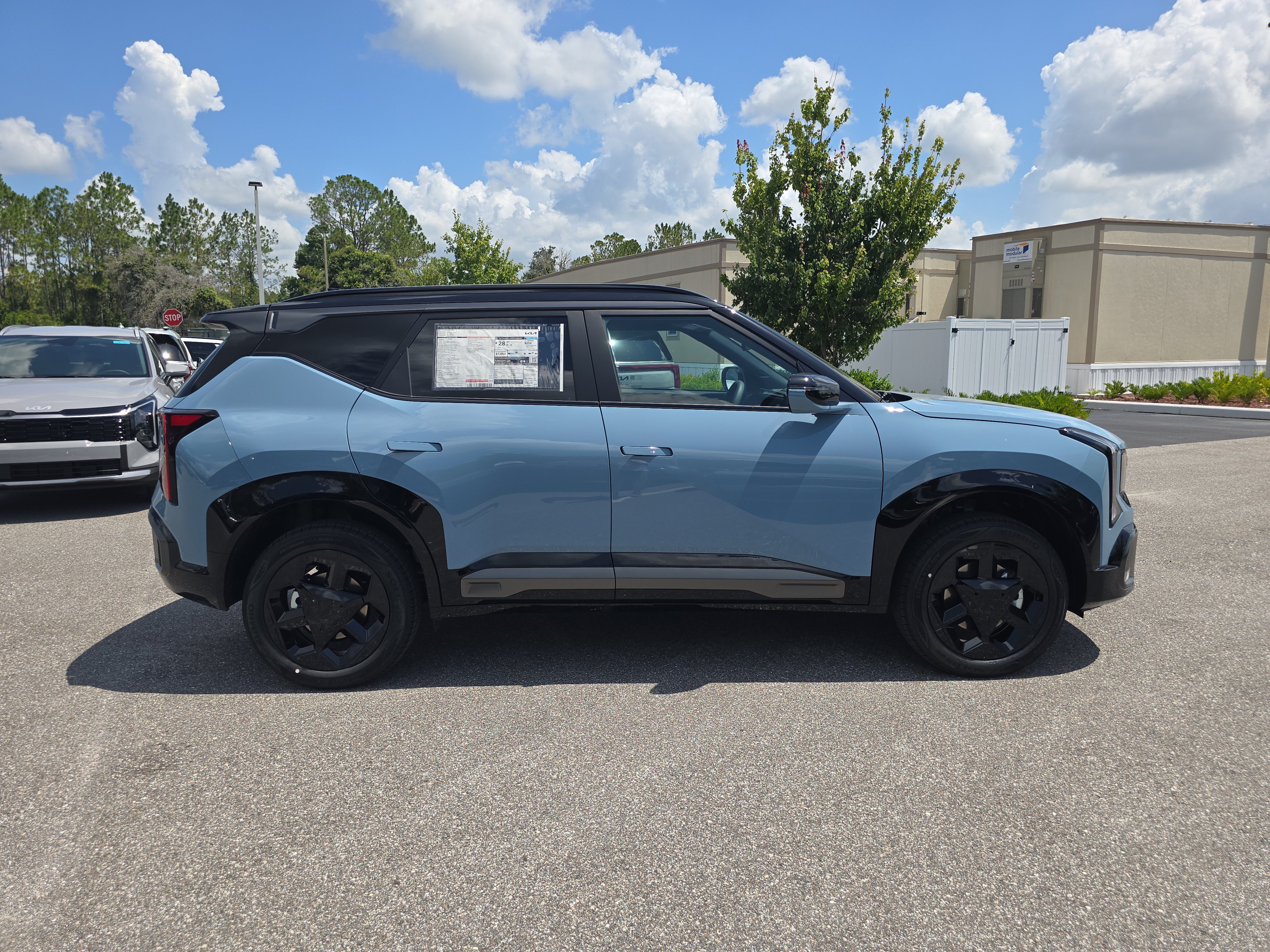 New 2027 Frost Blue / Black Roof Kia X-Line S image 9