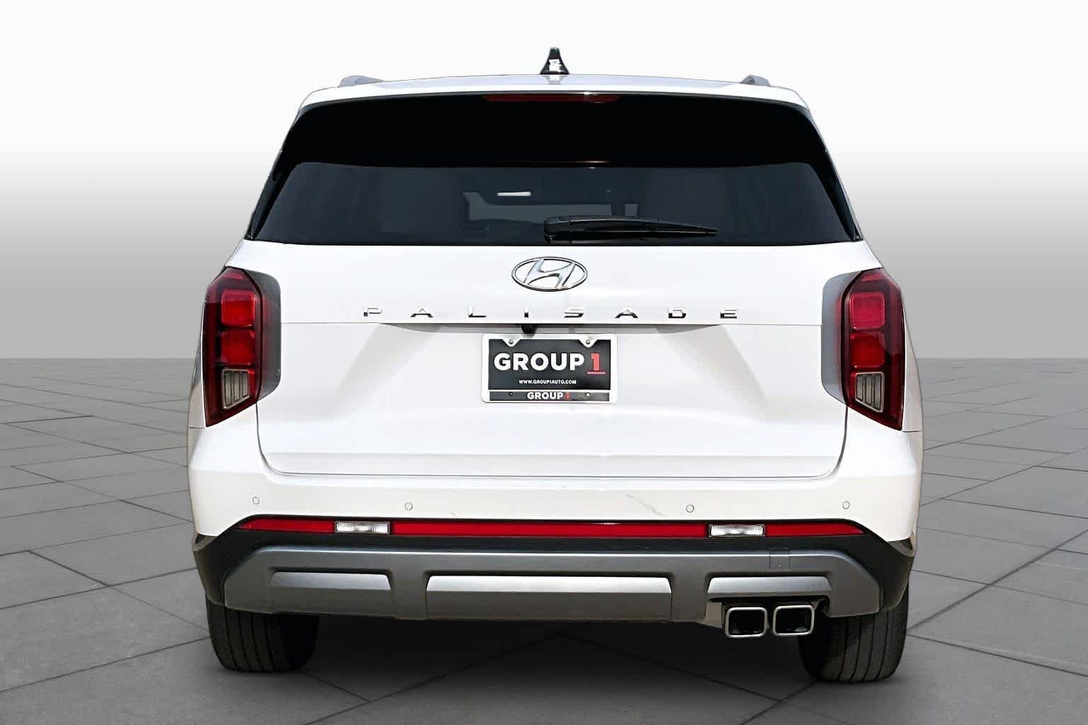 Used 2025 Hyper White Hyundai SEL image 5
