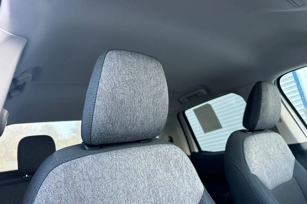 New 2025 Oxford White Ford XLT image 16