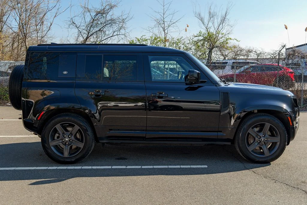 Used 2023 Santorini Black Metallic Land Rover X-Dynamic SE image 8