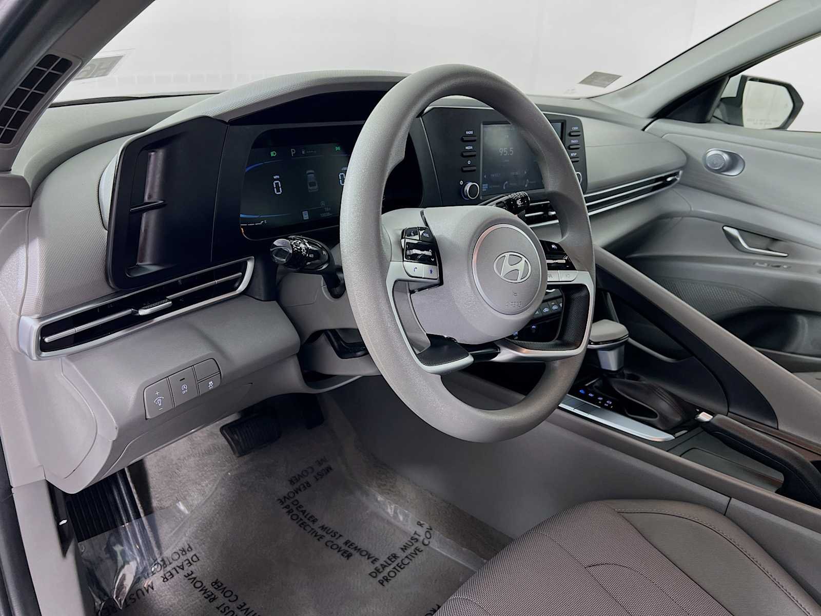 Used 2025 Serenity White Hyundai SE image 9