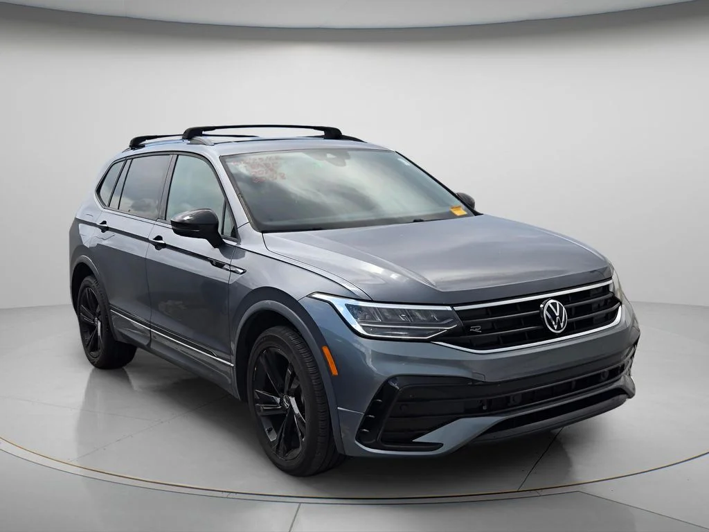 Used 2023 Gray Volkswagen 2.0T SE R-Line Black image 4